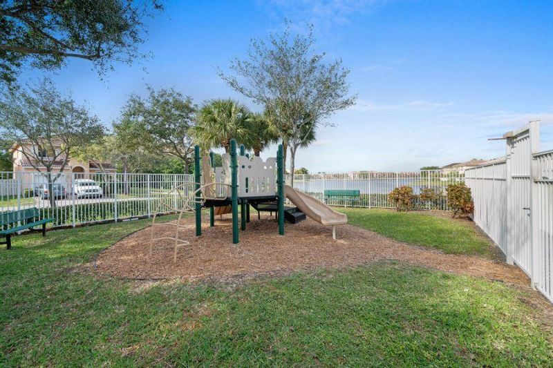 3190 El Camino Real, West Palm Beach, FL 33409 Photo