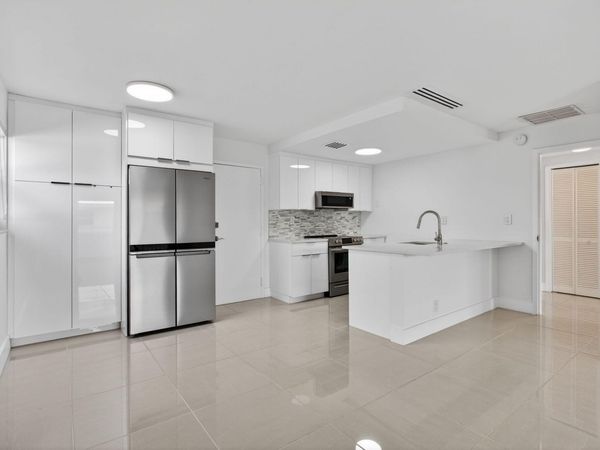 3212 NE 12th Street, Unit 204, Pompano Beach, FL 33062