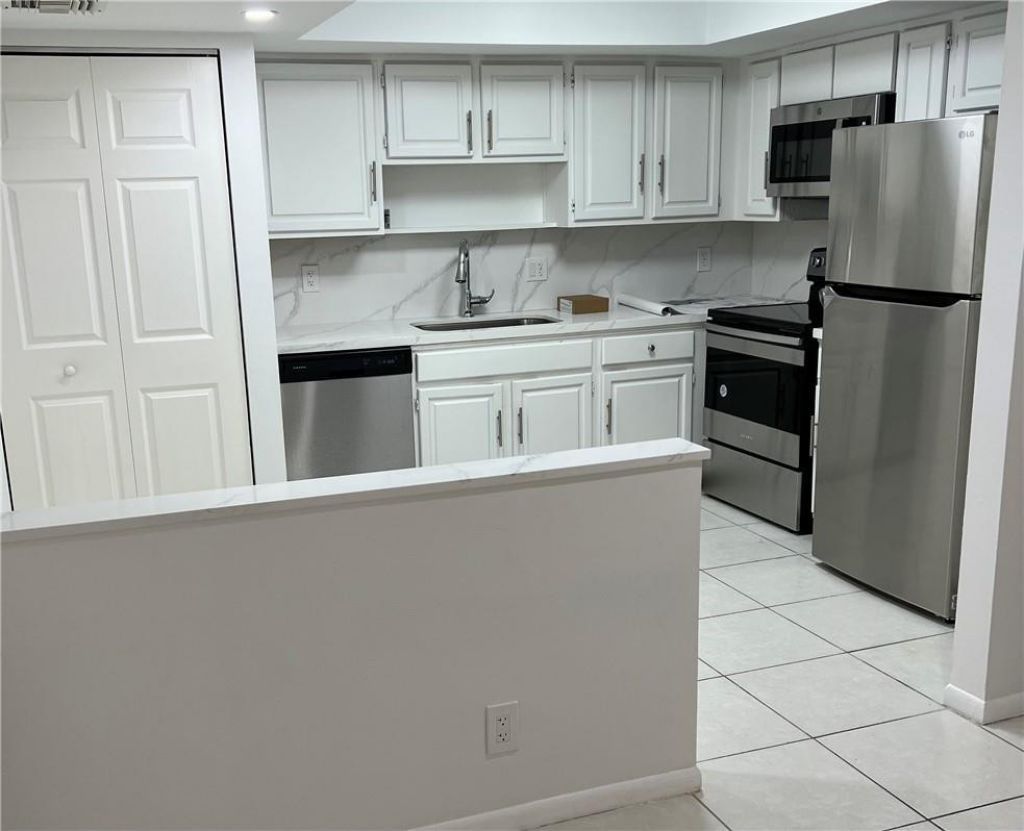 1800 S Ocean Boulevard, Unit 501, Lauderdale by the Sea, FL 33062 Photo