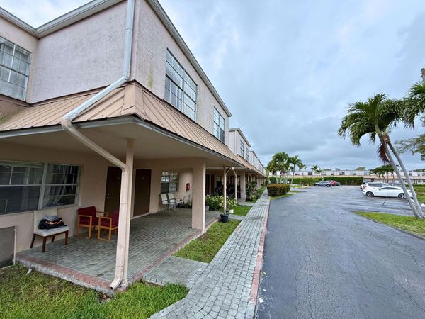 4100 NW 16th Avenue, Unit 31, Oakland Park, FL 33309