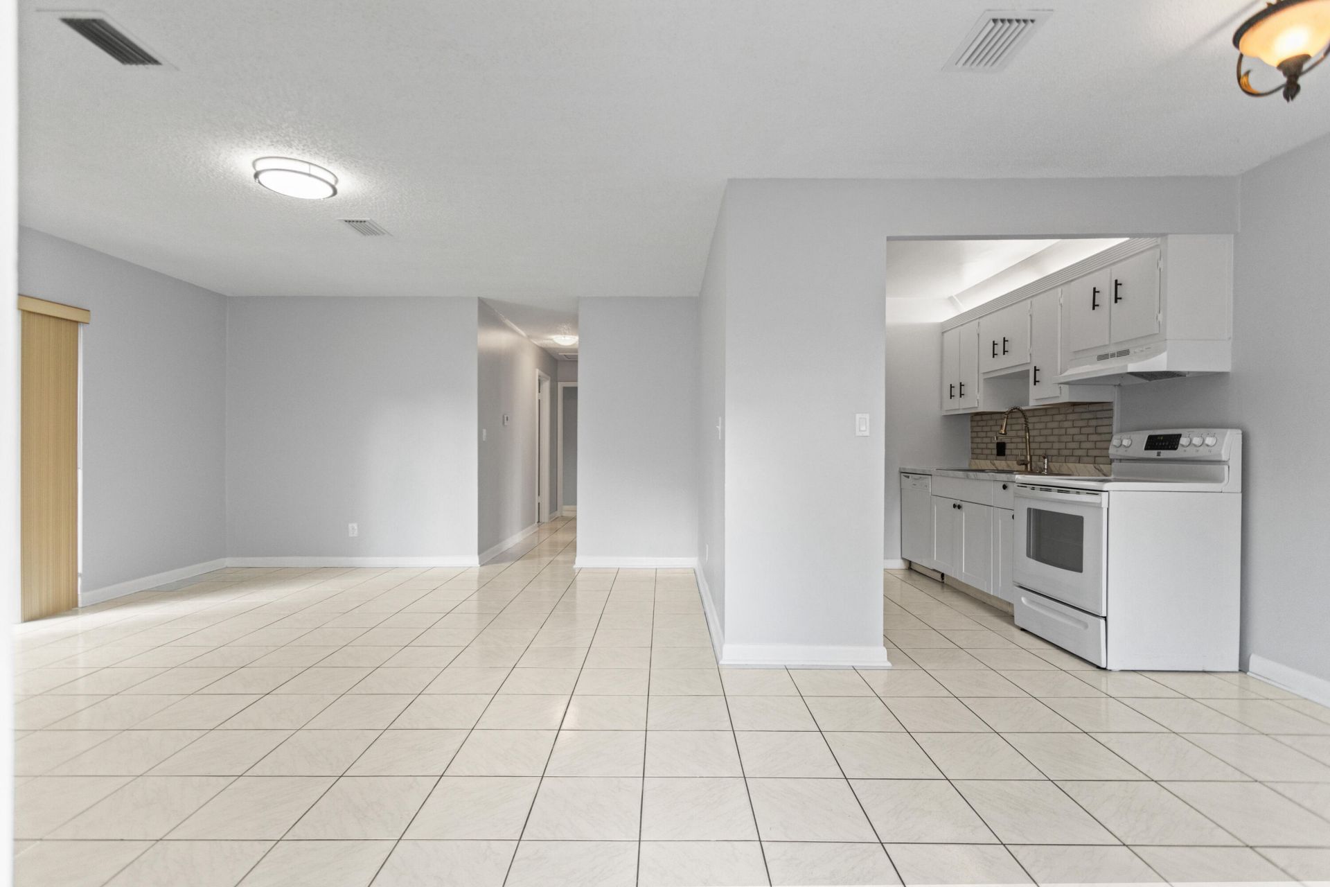 3709 NW 84th Avenue, Sunrise, FL 33351 Photo