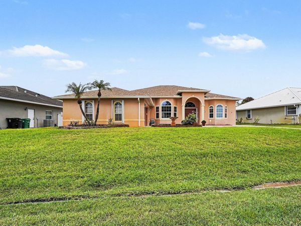 3306 SE Ford Lane SE, Port St. Lucie, FL 34984