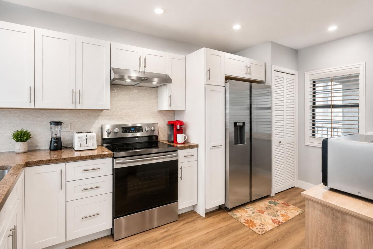 3100 NE 48th Street, Unit 806, Fort Lauderdale, FL 33308 Photo