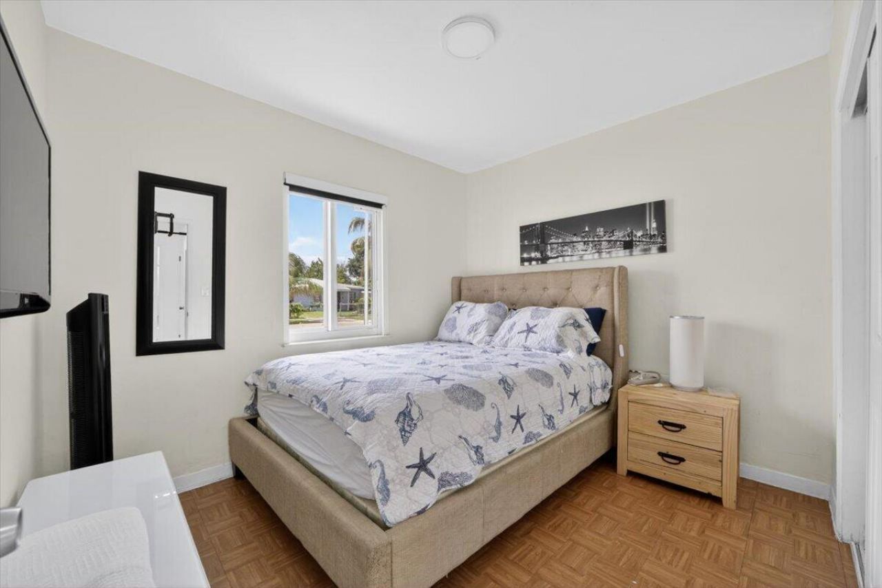 995 NE 156th Terrace, North Miami Beach, FL 33162 Photo