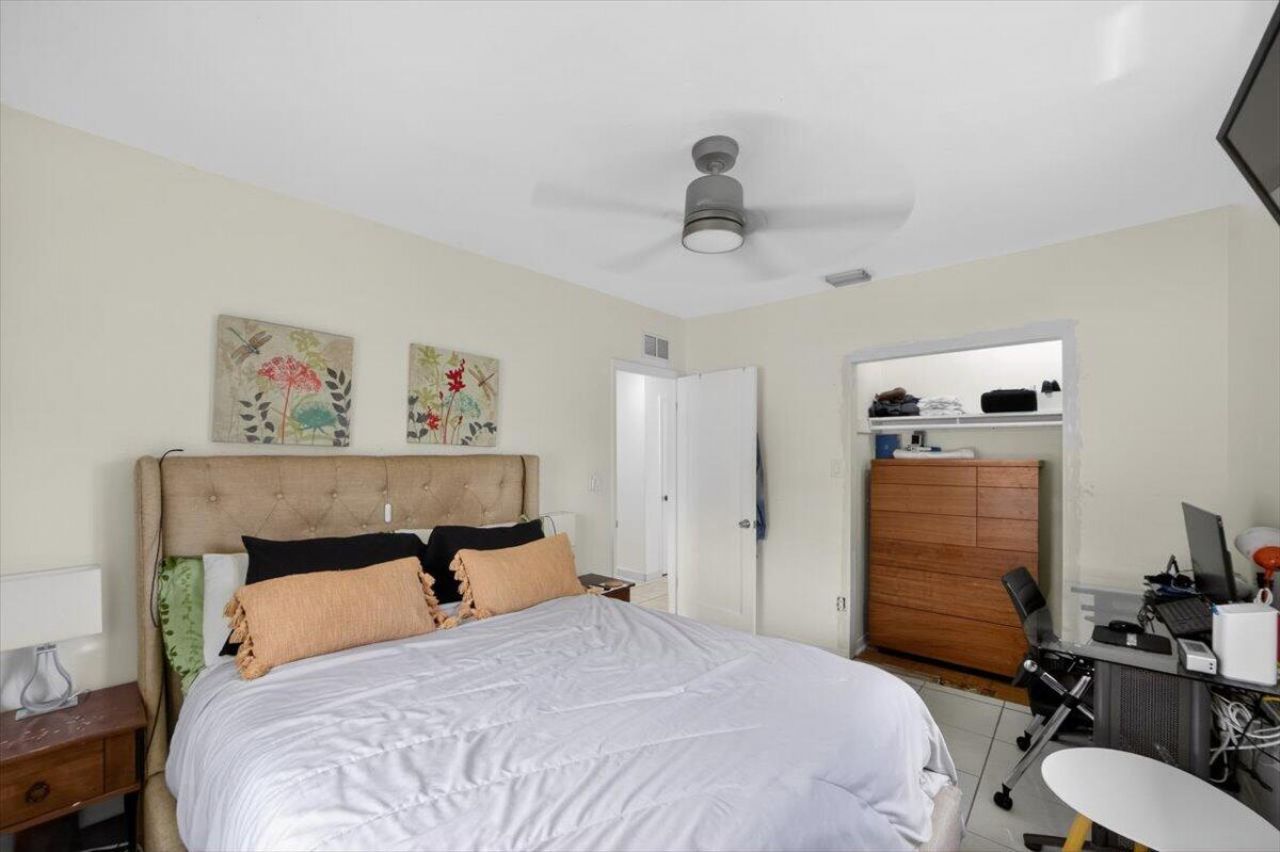 995 NE 156th Terrace, North Miami Beach, FL 33162 Photo