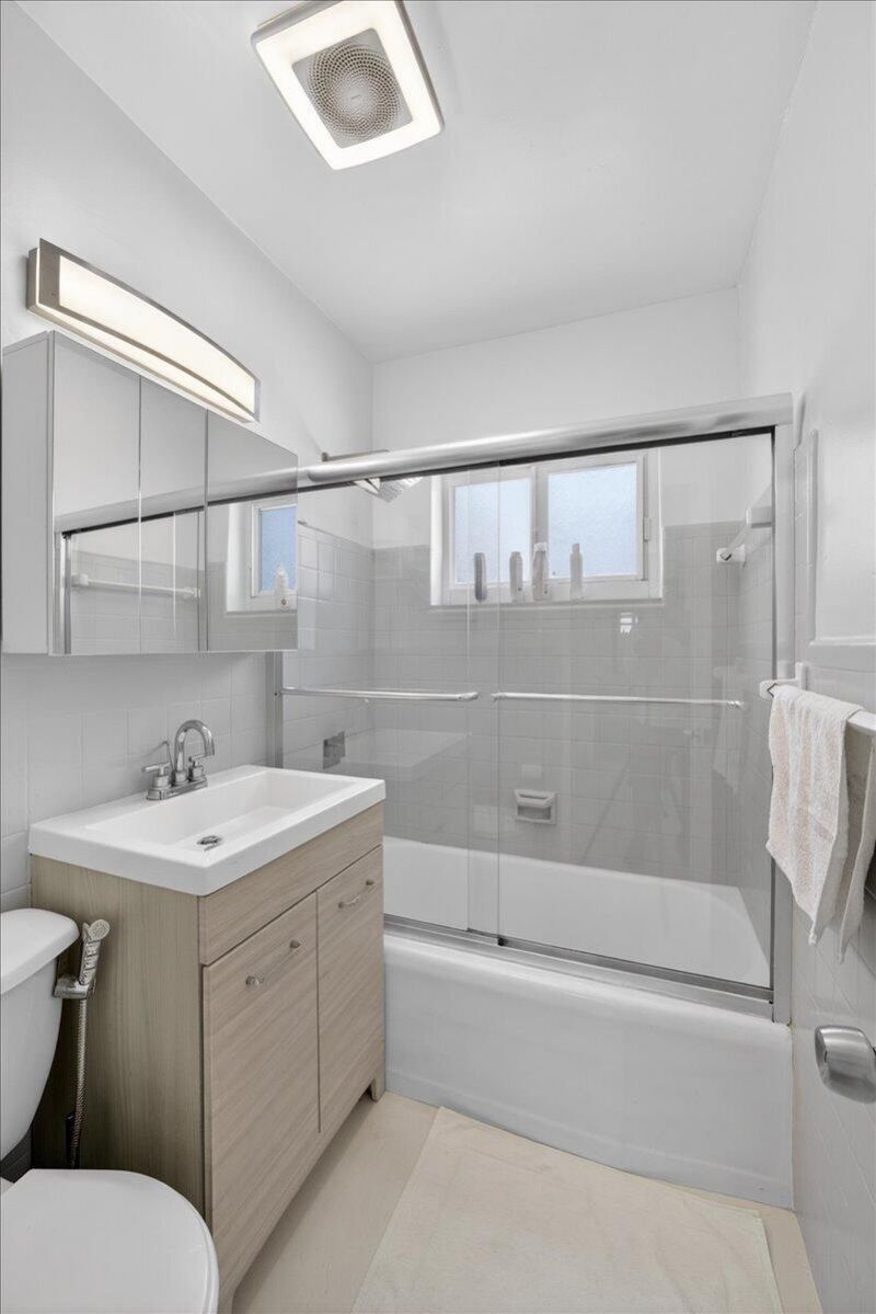 995 NE 156th Terrace, North Miami Beach, FL 33162 Photo