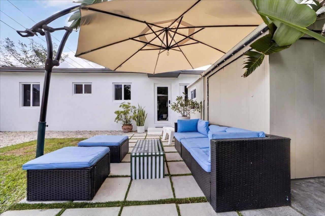 995 NE 156th Terrace, North Miami Beach, FL 33162 Photo