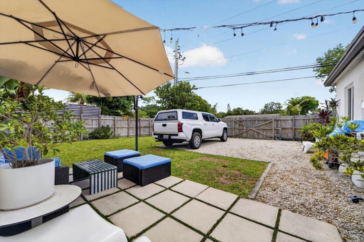 995 NE 156th Terrace, North Miami Beach, FL 33162 Photo