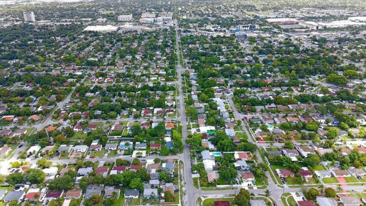 995 NE 156th Terrace, North Miami Beach, FL 33162 Photo