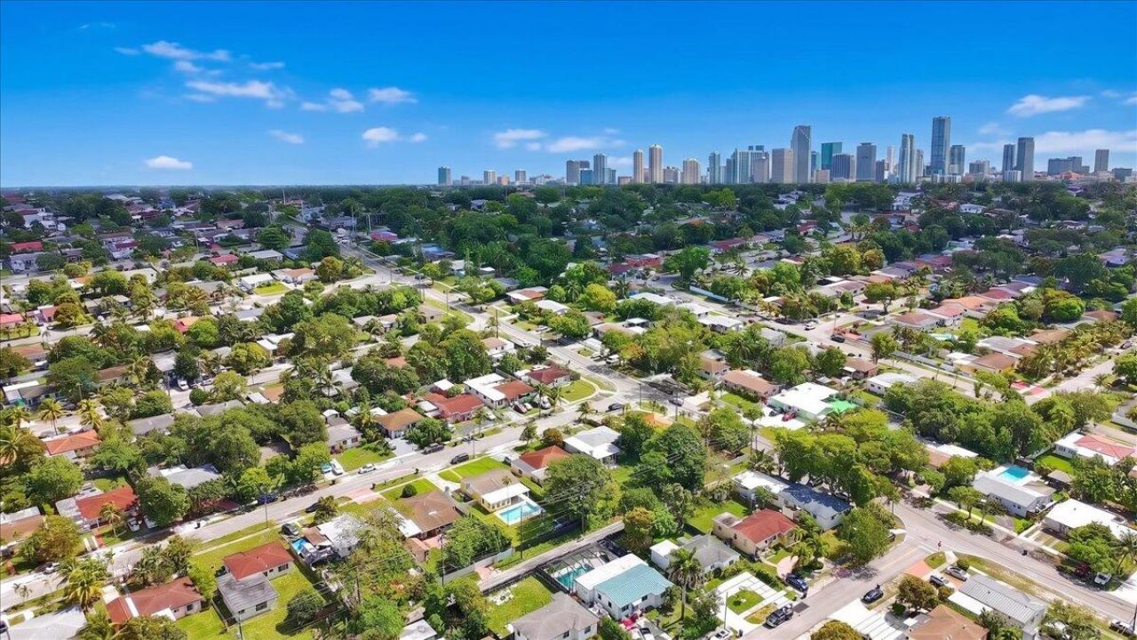 995 NE 156th Terrace, North Miami Beach, FL 33162 Photo