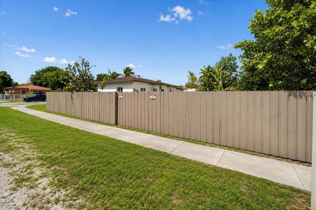 995 NE 156th Terrace, North Miami Beach, FL 33162 Photo