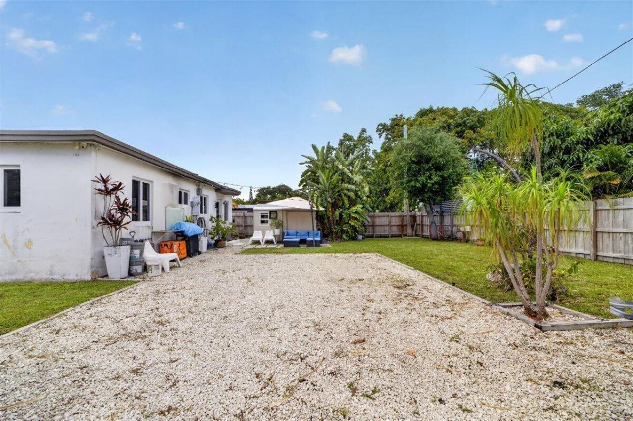 995 NE 156th Terrace, North Miami Beach, FL 33162 Photo