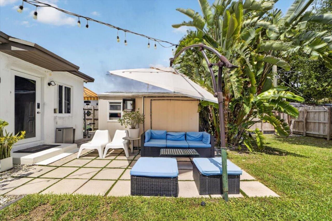 995 NE 156th Terrace, North Miami Beach, FL 33162 Photo