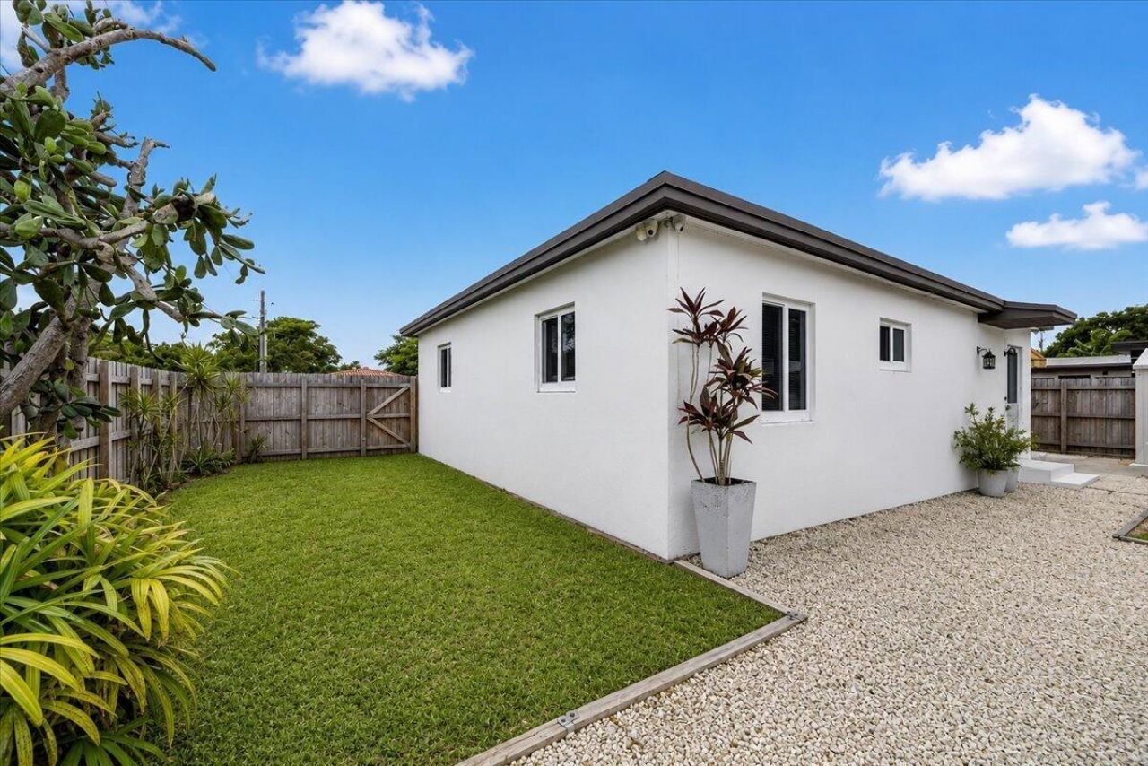995 NE 156th Terrace, North Miami Beach, FL 33162 Photo