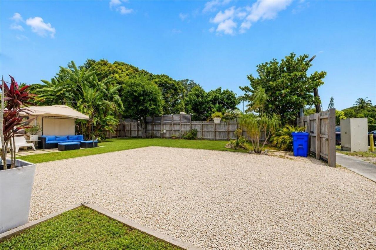 995 NE 156th Terrace, North Miami Beach, FL 33162 Photo