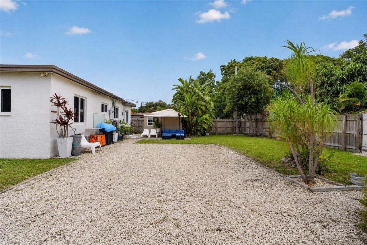 995 NE 156th Terrace, North Miami Beach, FL 33162 Photo