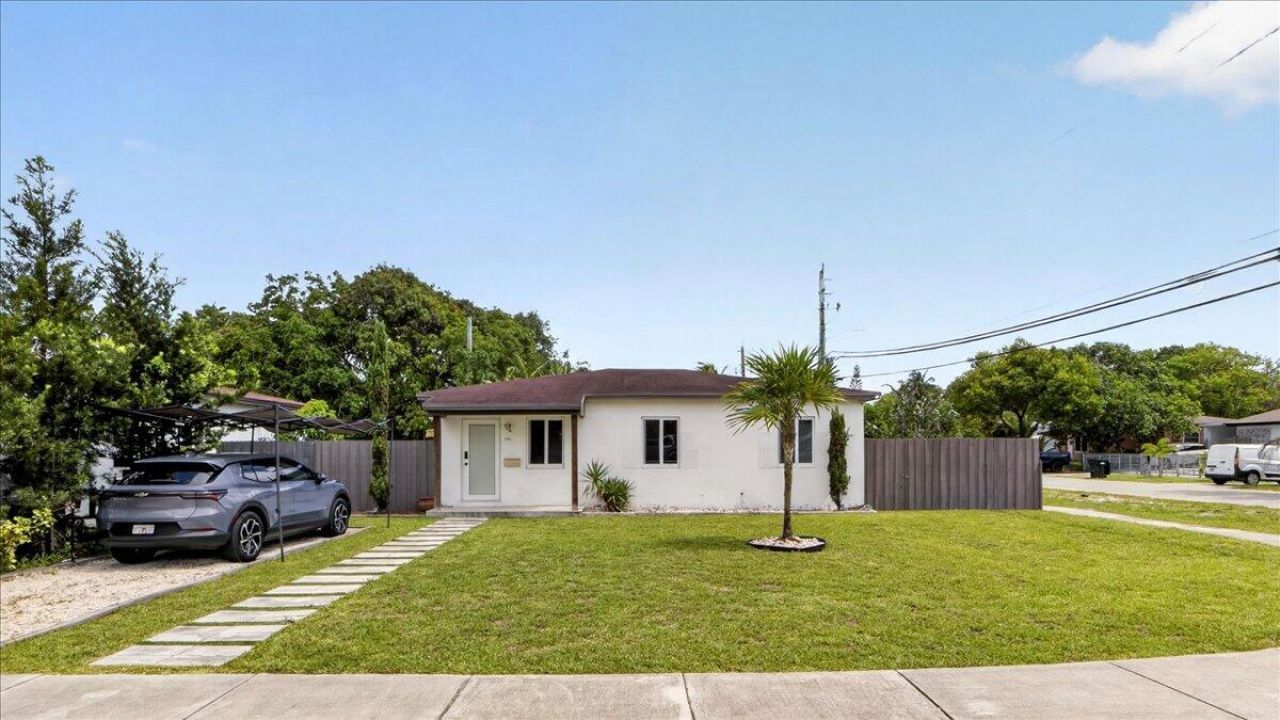 995 NE 156th Terrace, North Miami Beach, FL 33162 Photo