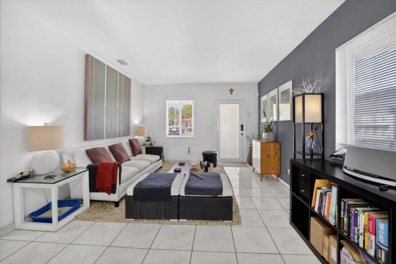 995 NE 156th Terrace, North Miami Beach, FL 33162 Photo