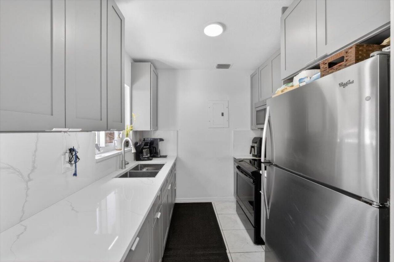 995 NE 156th Terrace, North Miami Beach, FL 33162 Photo