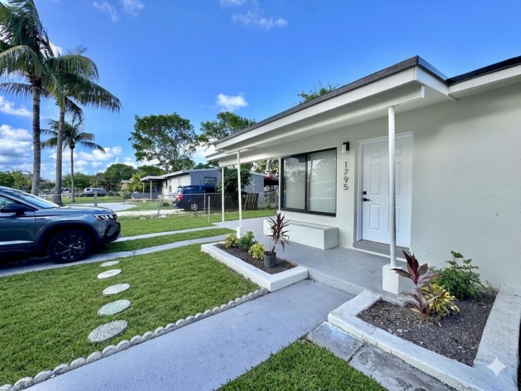1795 Lauderdale Manor Drive, Fort Lauderdale, FL 33311 Photo
