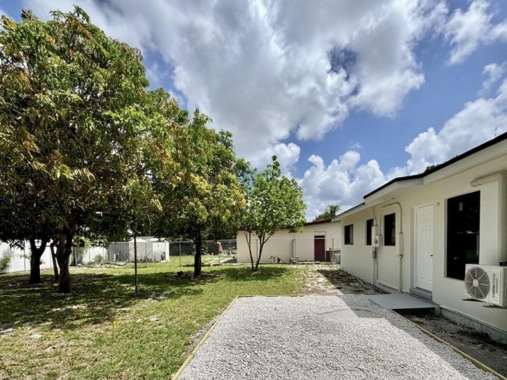 1795 Lauderdale Manor Drive, Fort Lauderdale, FL 33311 Photo