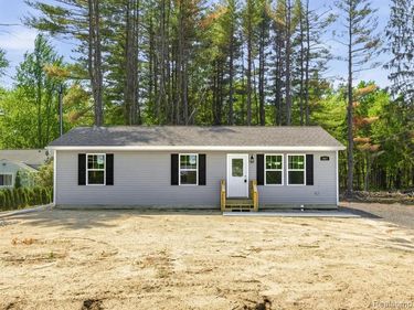 2921 Beach Road, Port Huron Twp, MI 48060
