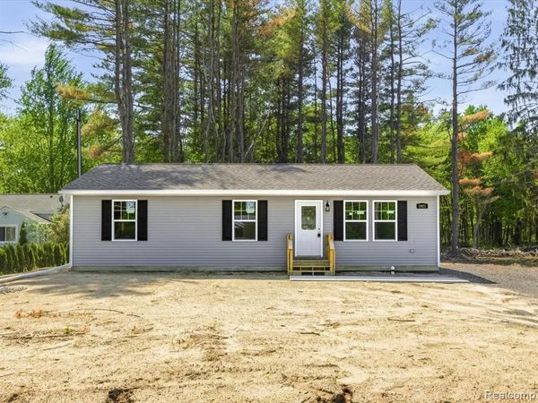 2921 Beach Road, Port Huron Twp, MI 48060