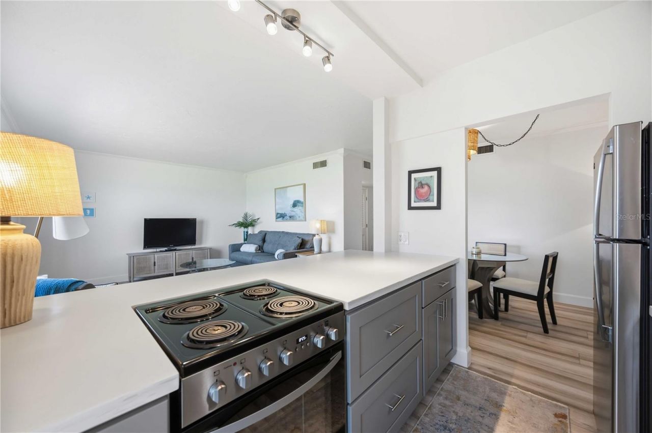 765 John Ringling Boulevard, Unit 5, Sarasota, FL 34236 Photo
