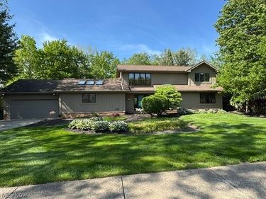 6319 Woodhawk Drive, Mayfield Heights, OH 44124