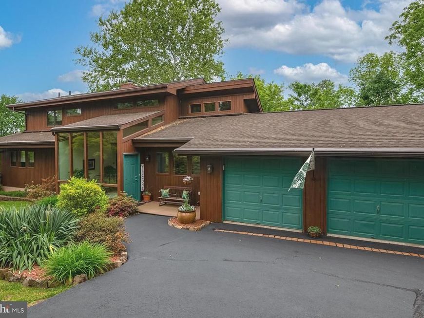 40 Golfview Lane, Reading, PA 19606 Main Photo