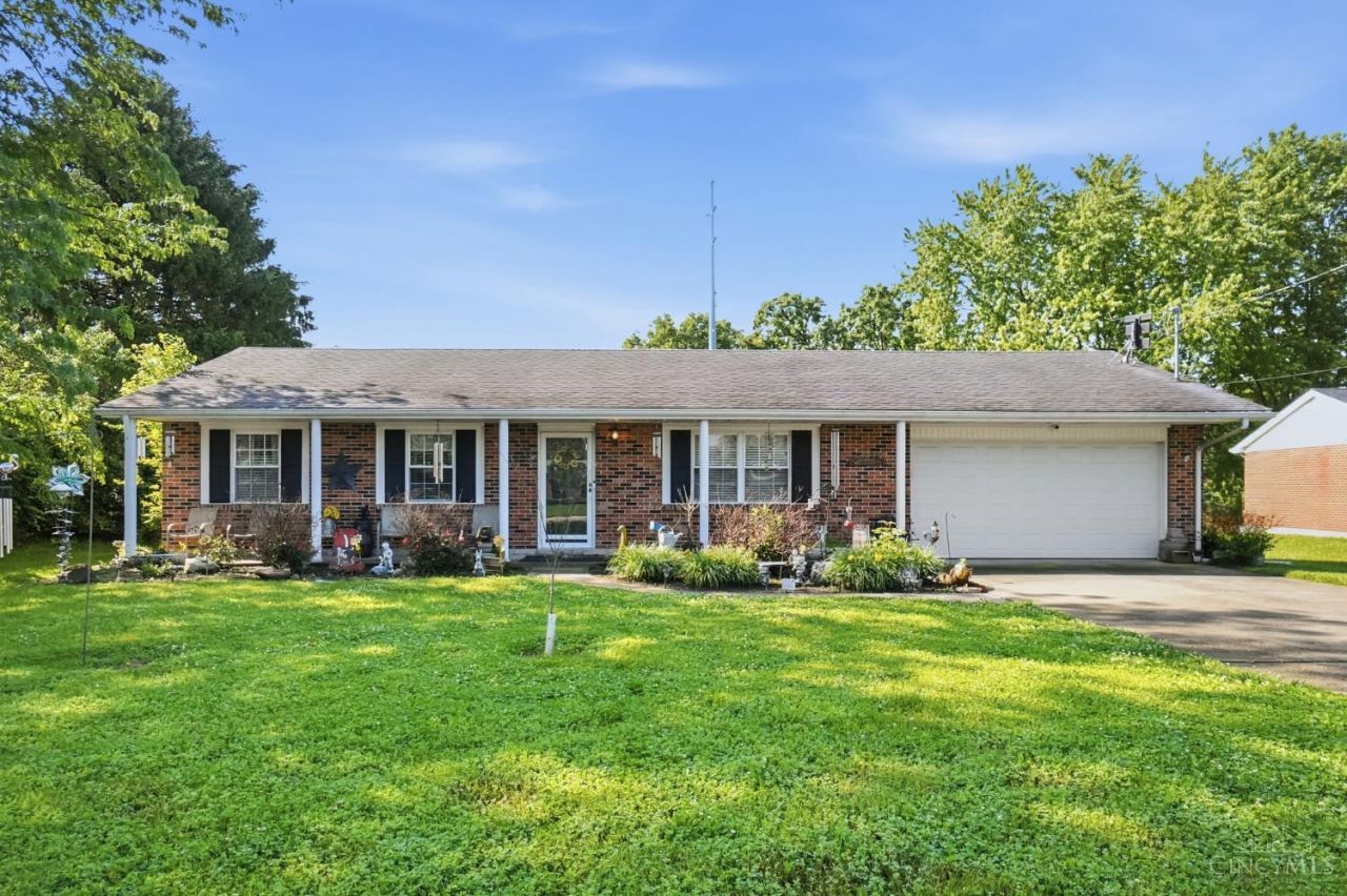 8233 Meadowlark Drive, Carlisle, OH 45005 Main Photo
