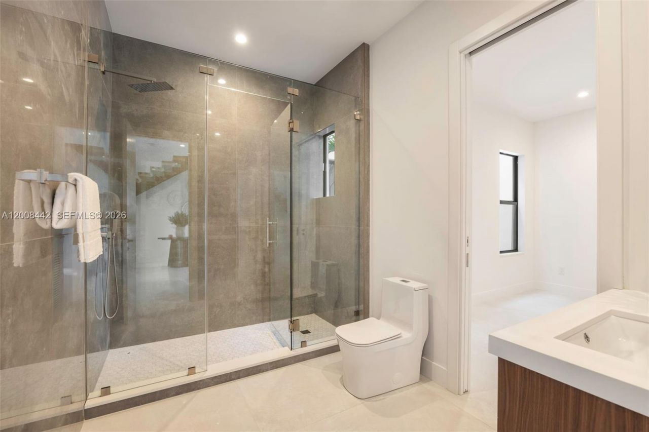 1122 NE 10 , Fort Lauderdale, FL 33304 Photo