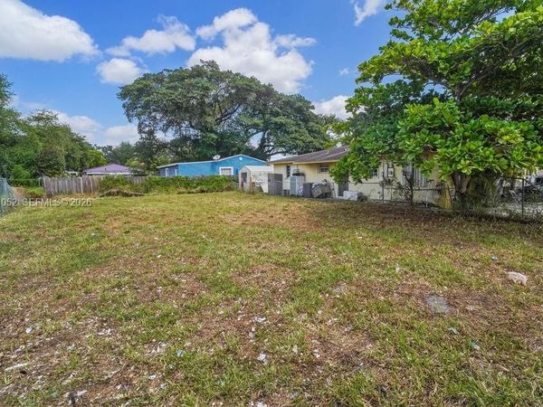 2455 NW 55th street , Miami, FL 33142
