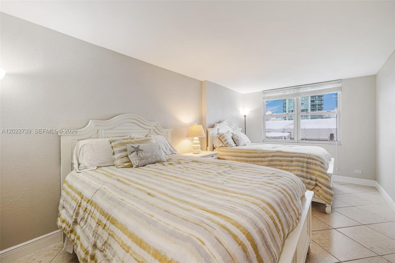 6039 Collins Ave, Unit 936, Miami Beach, FL 33140 Photo