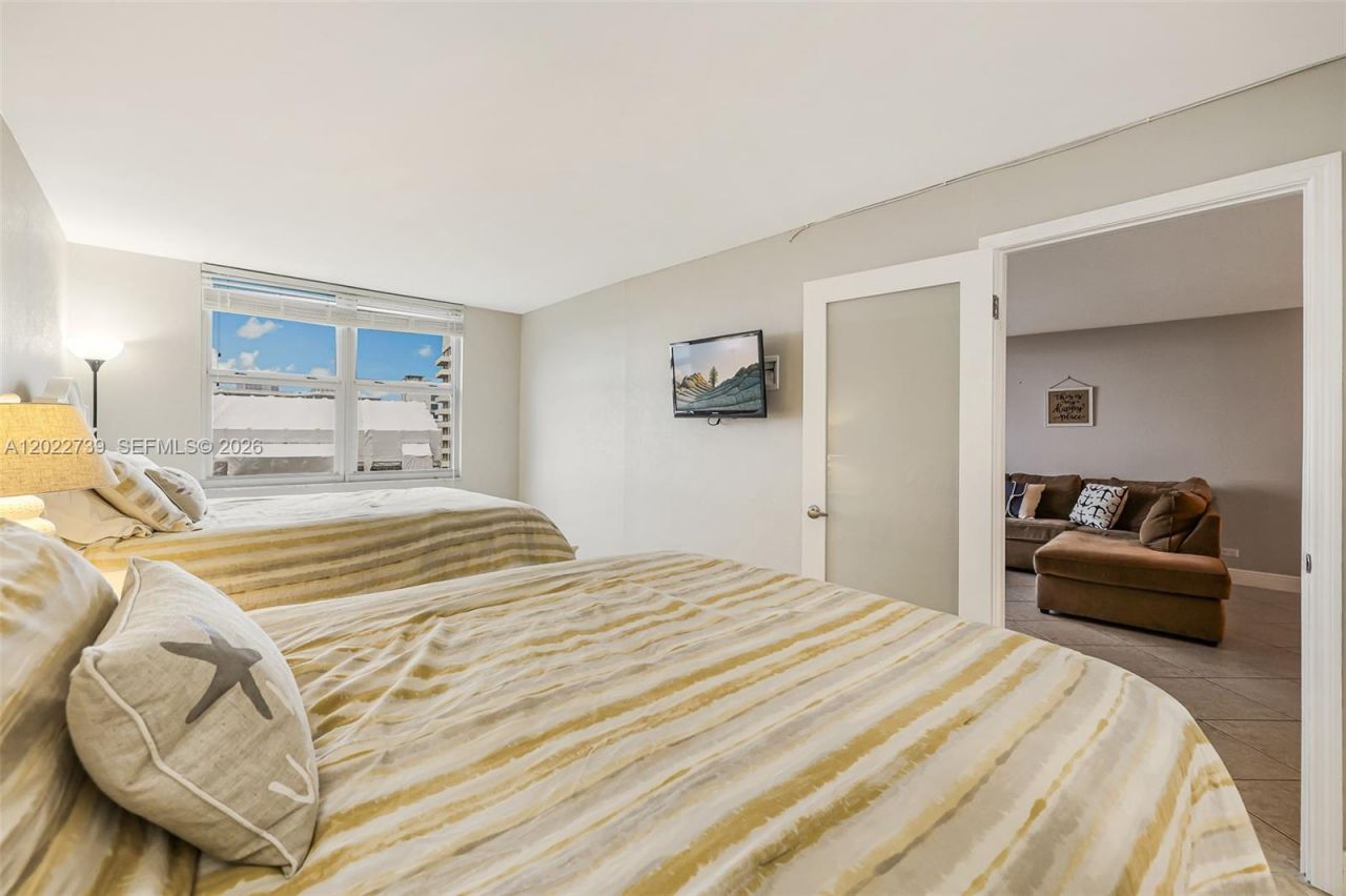 6039 Collins Ave, Unit 936, Miami Beach, FL 33140 Photo