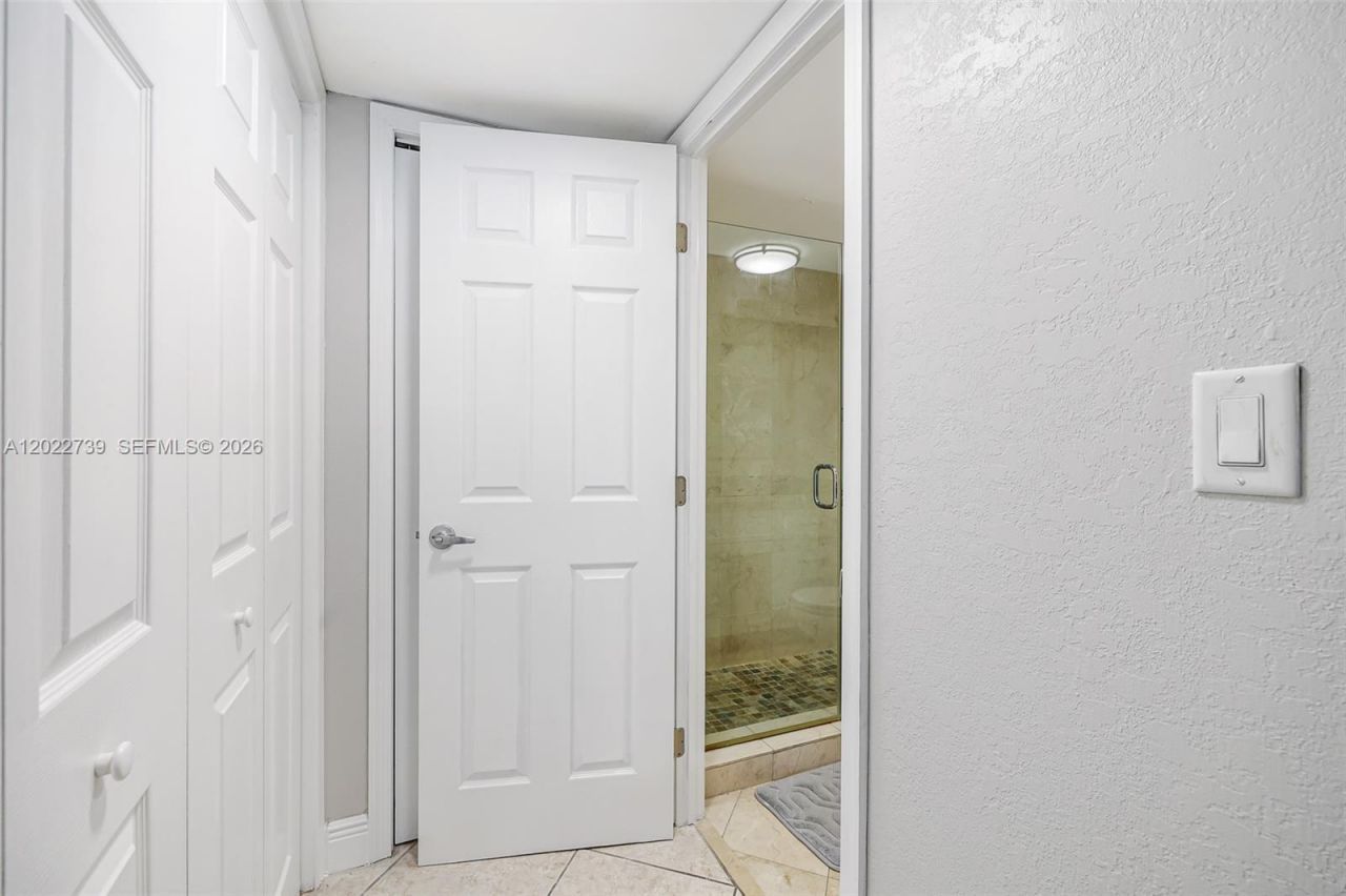 6039 Collins Ave, Unit 936, Miami Beach, FL 33140 Photo
