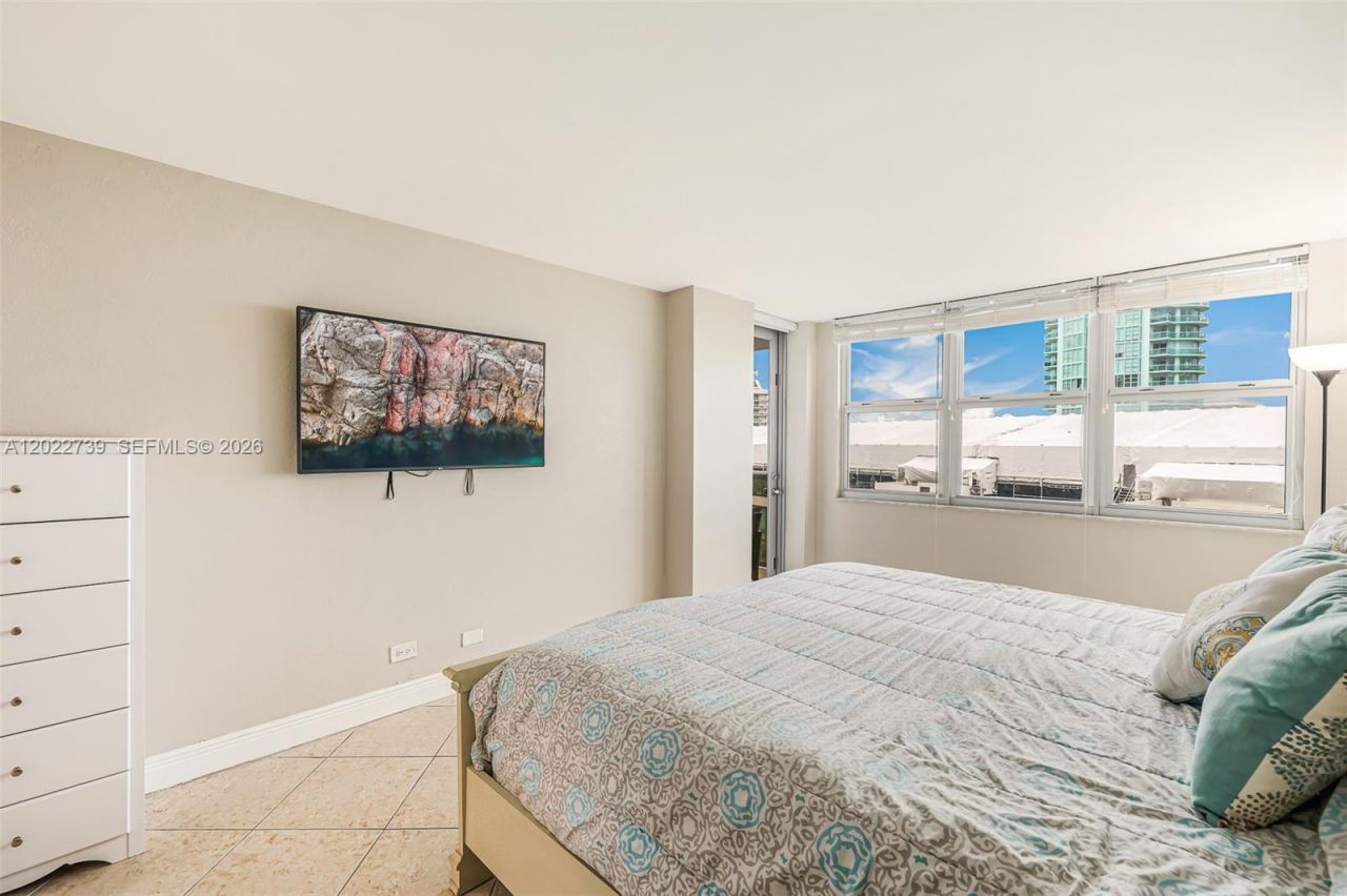 6039 Collins Ave, Unit 936, Miami Beach, FL 33140 Photo