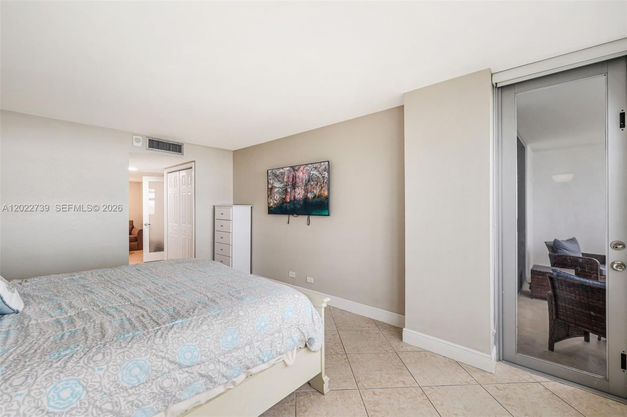 6039 Collins Ave, Unit 936, Miami Beach, FL 33140 Photo