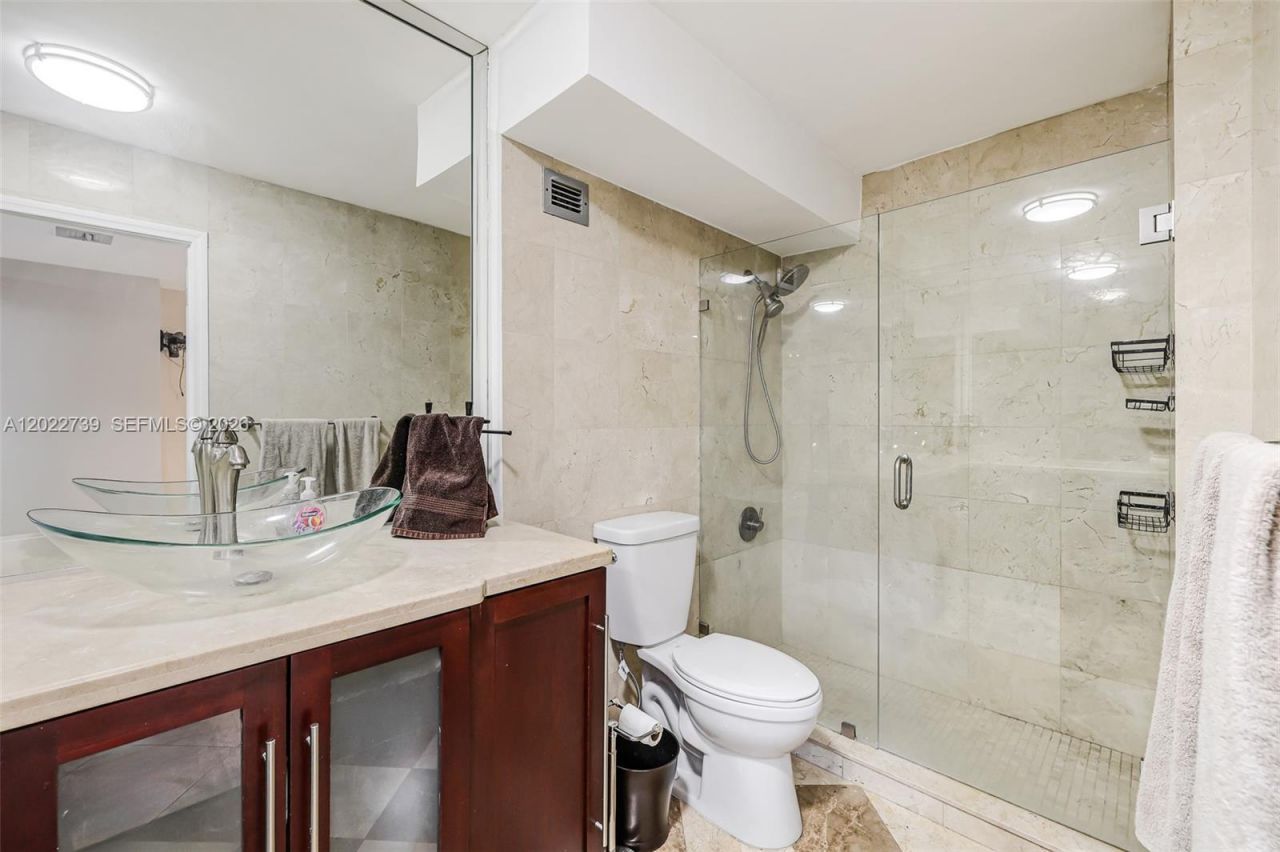 6039 Collins Ave, Unit 936, Miami Beach, FL 33140 Photo