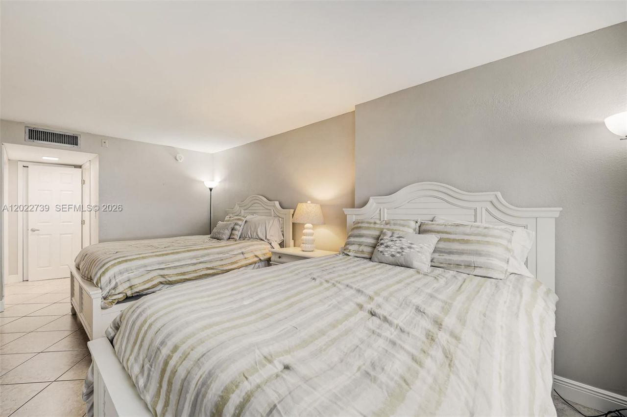 6039 Collins Ave, Unit 936, Miami Beach, FL 33140 Photo