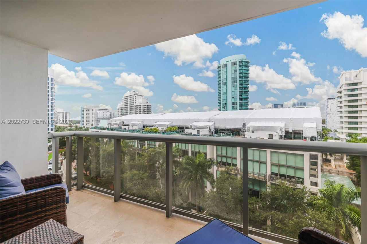 6039 Collins Ave, Unit 936, Miami Beach, FL 33140 Photo