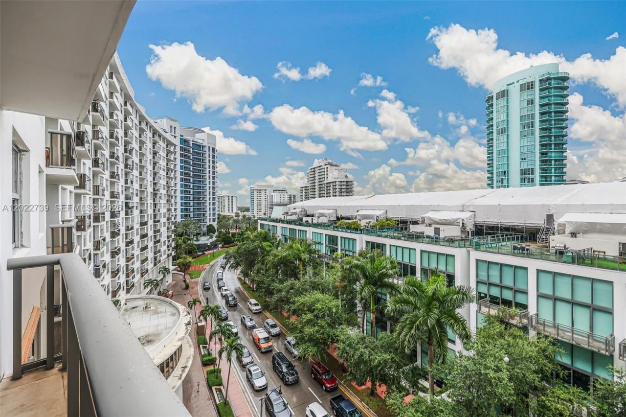6039 Collins Ave, Unit 936, Miami Beach, FL 33140 Photo