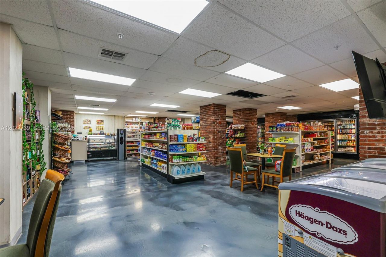 6039 Collins Ave, Unit 936, Miami Beach, FL 33140 Photo
