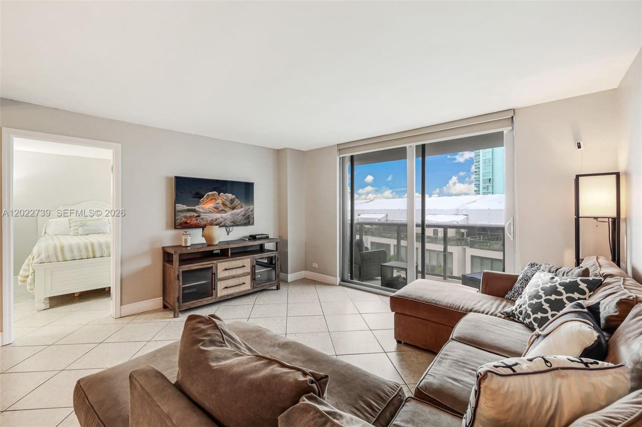 6039 Collins Ave, Unit 936, Miami Beach, FL 33140 Photo