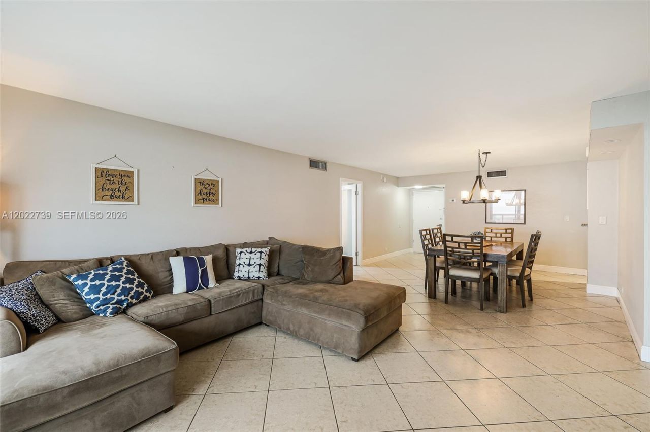 6039 Collins Ave, Unit 936, Miami Beach, FL 33140 Photo