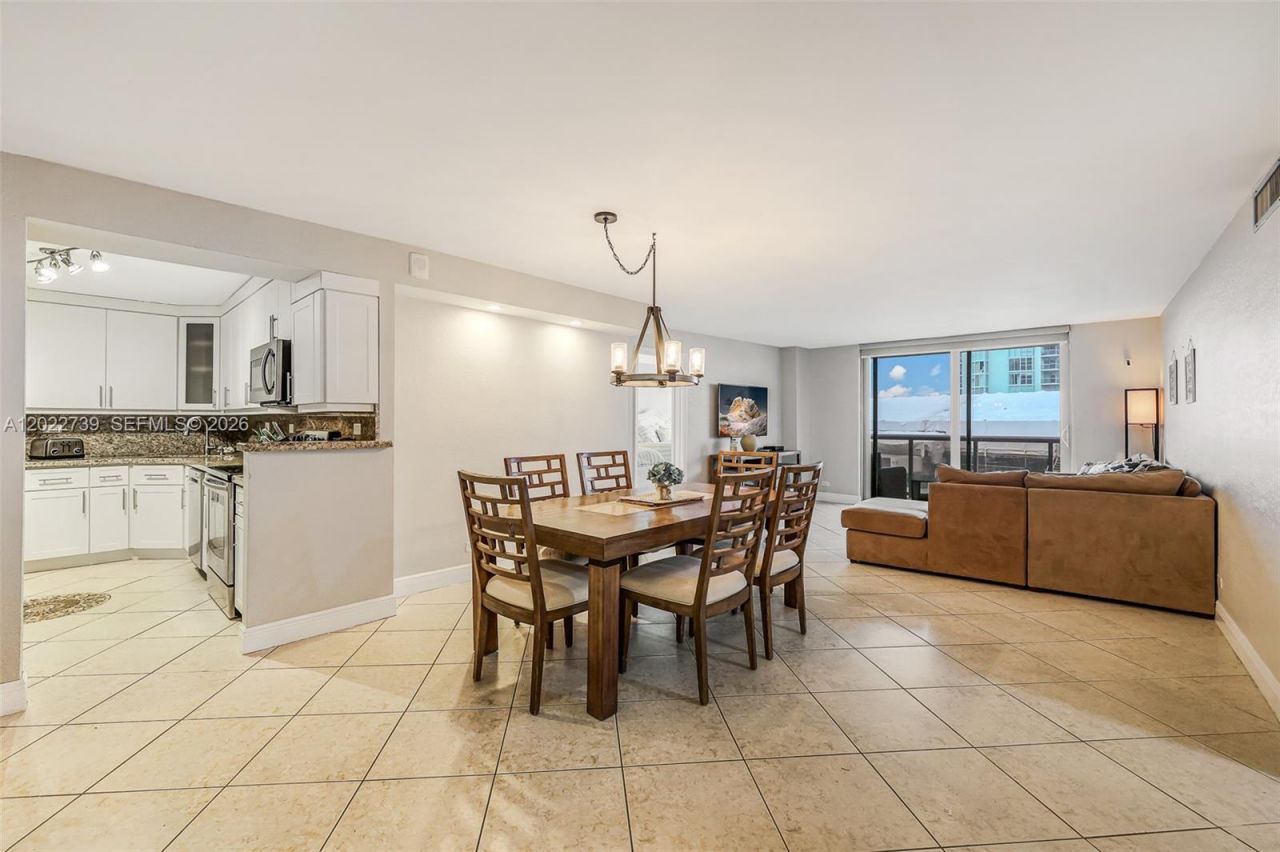 6039 Collins Ave, Unit 936, Miami Beach, FL 33140 Photo
