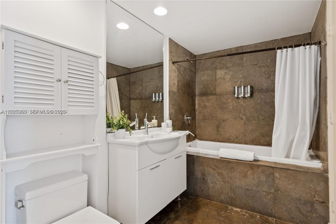 485 Brickell Ave, Unit 2311, Miami, FL 33131 Photo