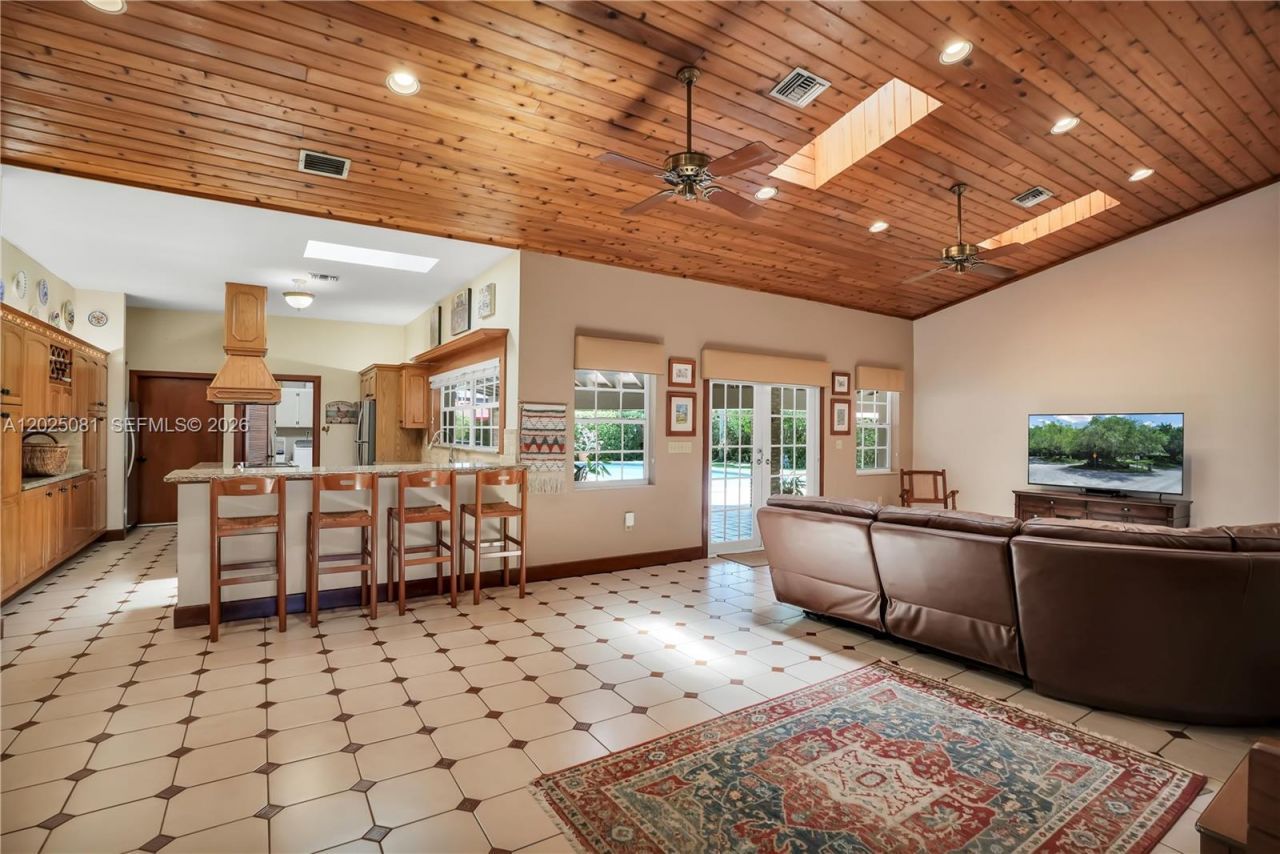 9861 SW 130th St , Miami, FL 33176 Photo