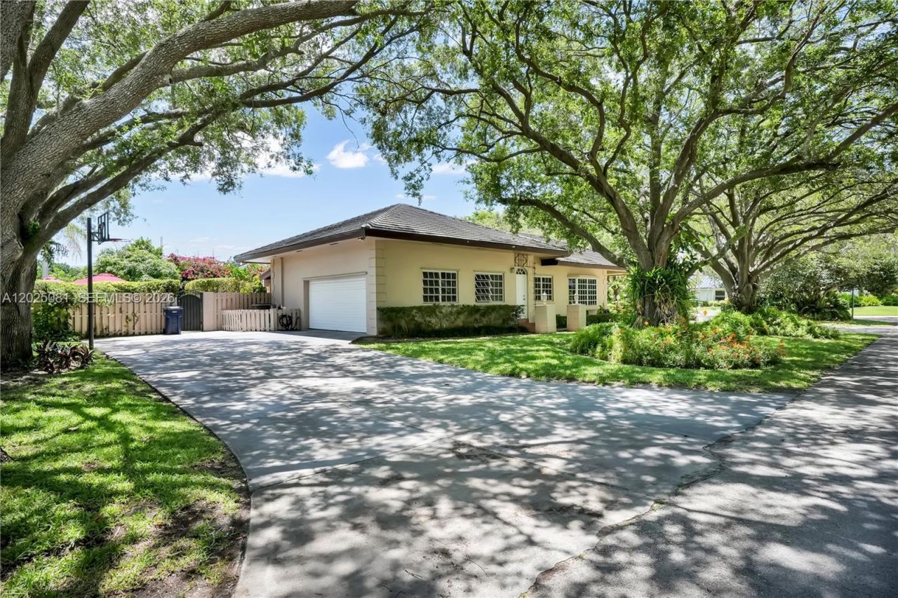 9861 SW 130th St , Miami, FL 33176 Photo