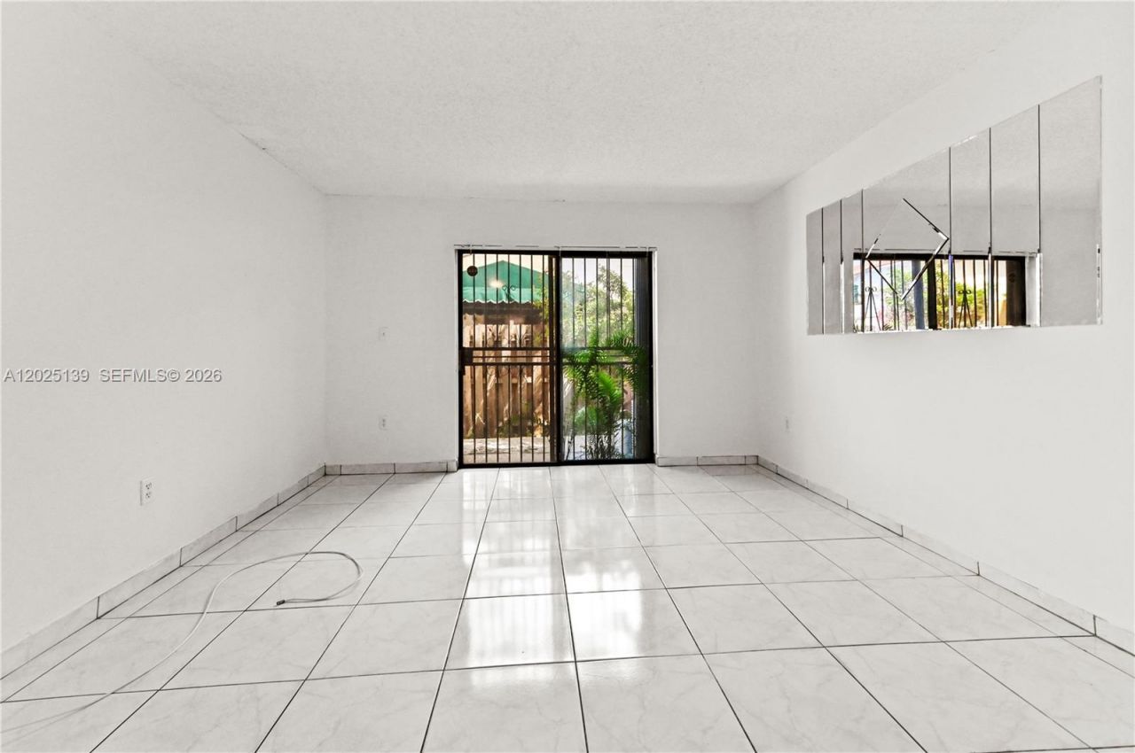 2433 W 52nd Pl, Unit 8-1, Hialeah, FL 33016 Photo